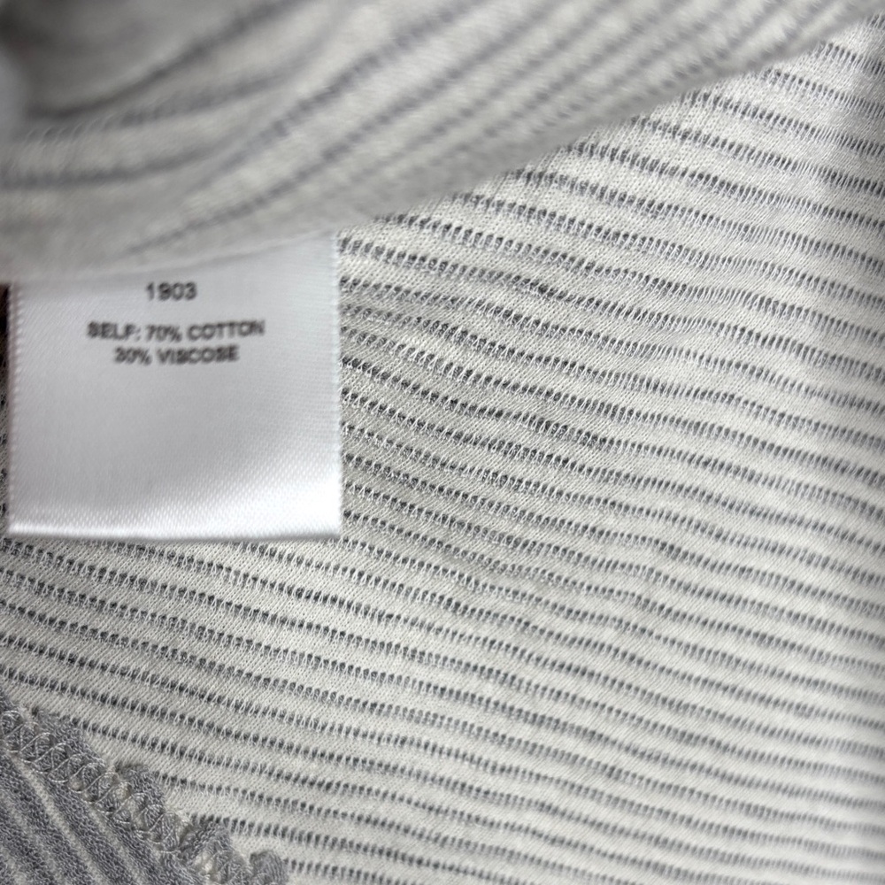 Elegant Gray Striped Women's Cardigan - Picture 4 of 4